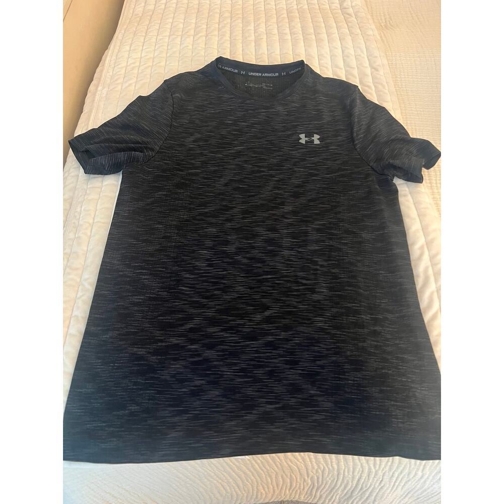 Men’s Under Armour Athletic Top Medium